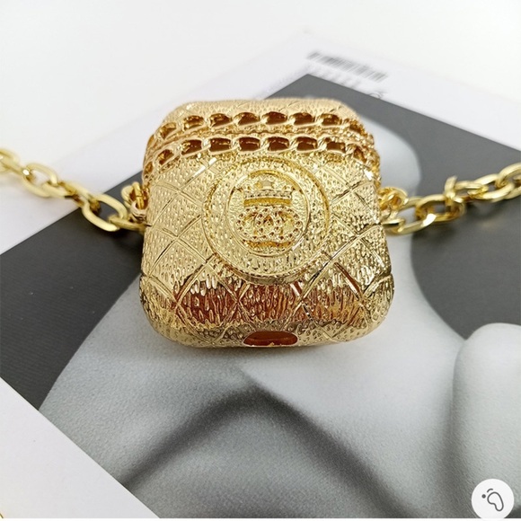 ✨ Gold Chain Waist Belt with AirPods Case ✨ - Picture 7 of 10